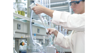 연구개발에 사용되는 Kaeser 산업용 왕복식 콤푸레셔.